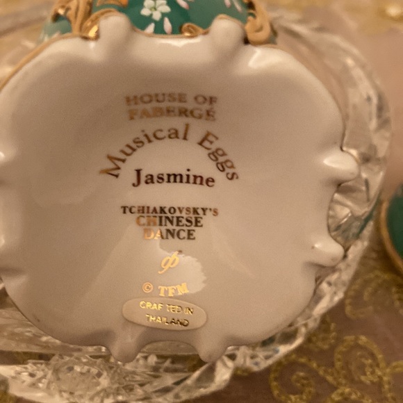 TFM The Franklin Mint Faberge Porcelain Musical Egg Jasmine Crafted in Thailand - Picture 6 of 7
